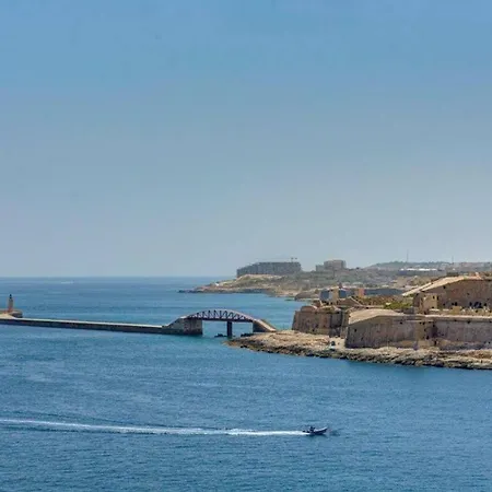 Seafront 3br With Views Of Valletta In Tigne Point * Gzira
