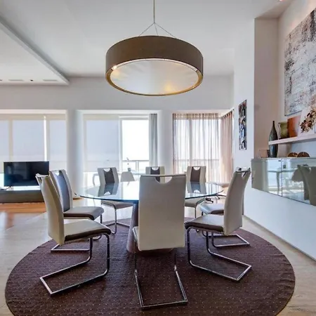 Seafront 3br With Views Of Valletta In Tigne Point