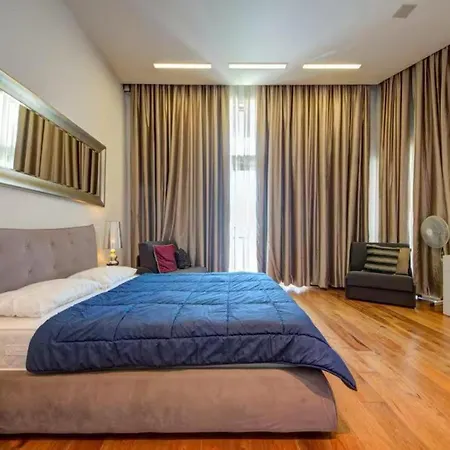 Seafront 3br With Views Of Valletta In Tigne Point *