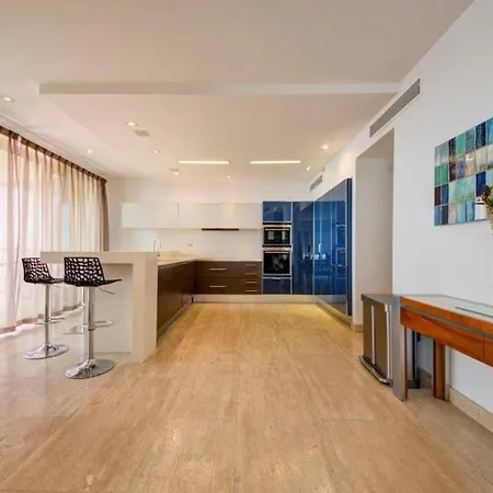Seafront 3br With Views Of Valletta In Tigne Point Apartment