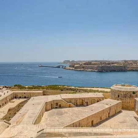 Seafront 3br With Views Of Valletta In Tigne Point * Gzira