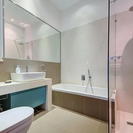 Seafront 3br With Views Of Valletta In Tigne Point