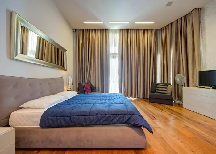 Seafront 3br With Views Of Valletta In Tigne Point *