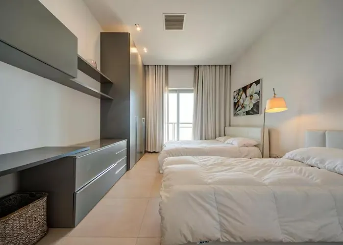 Seafront 3br With Views Of Valletta In Tigne Point * Gzira