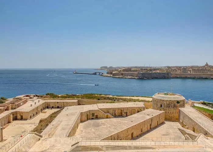 Seafront 3br With Views Of Valletta In Tigne Point * Gzira